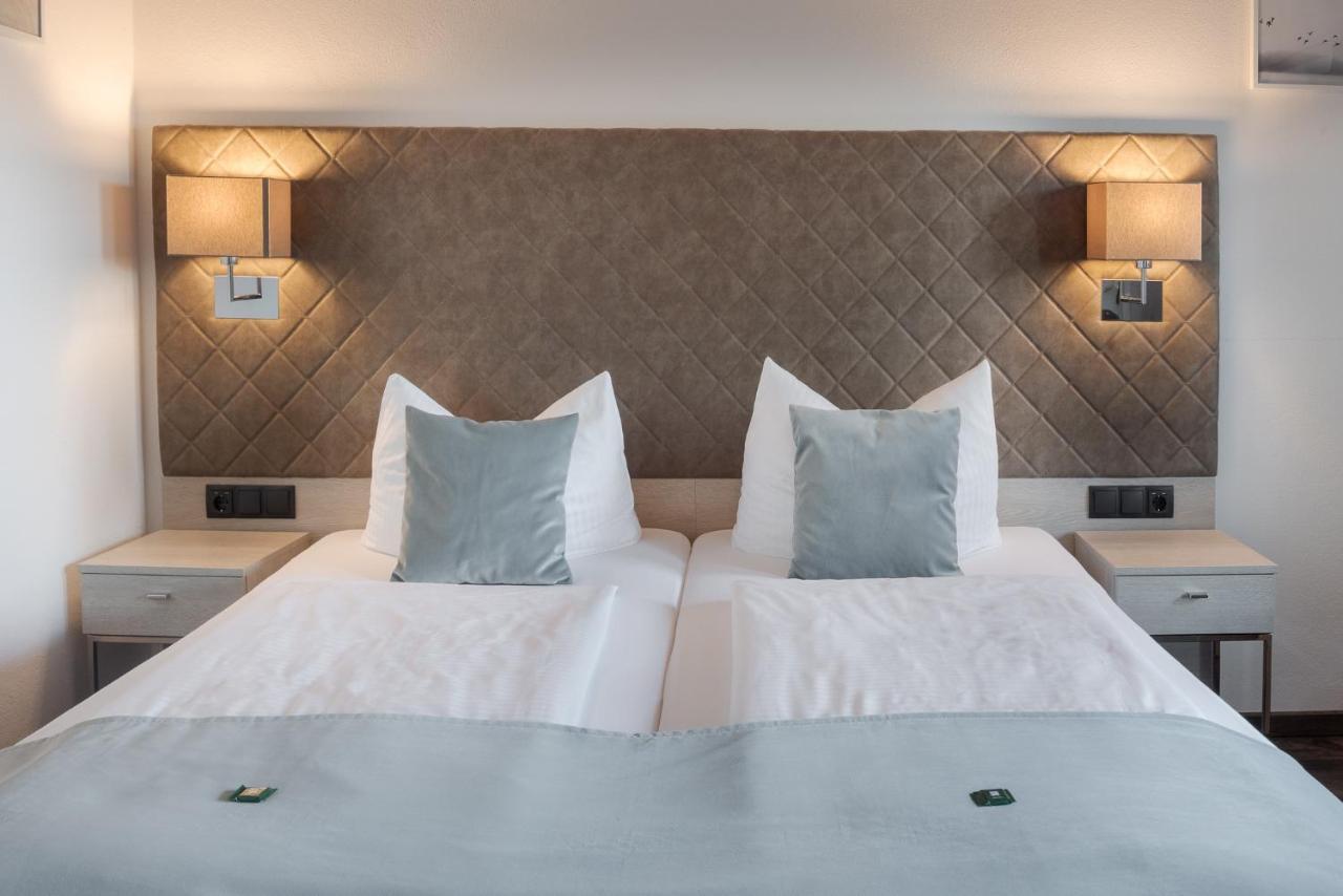 Hotel Garni Moewe Am See برين ام شيميسي المظهر الخارجي الصورة