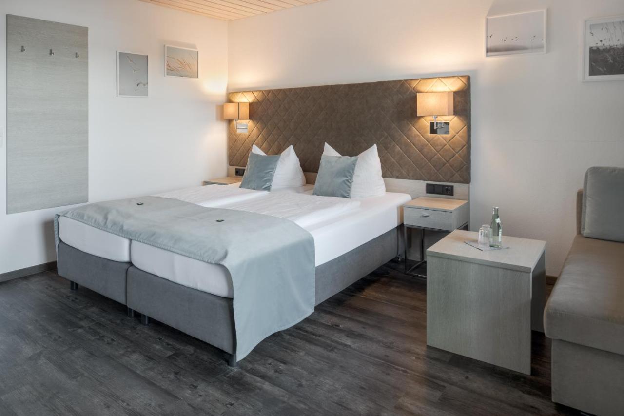 Hotel Garni Moewe Am See برين ام شيميسي المظهر الخارجي الصورة